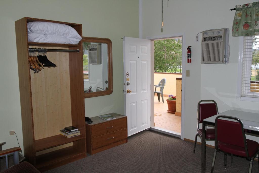 Waterfront Inn Penticton Bagian luar foto