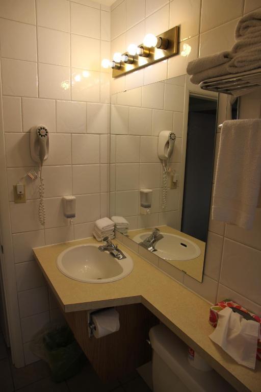 Waterfront Inn Penticton Ruang foto