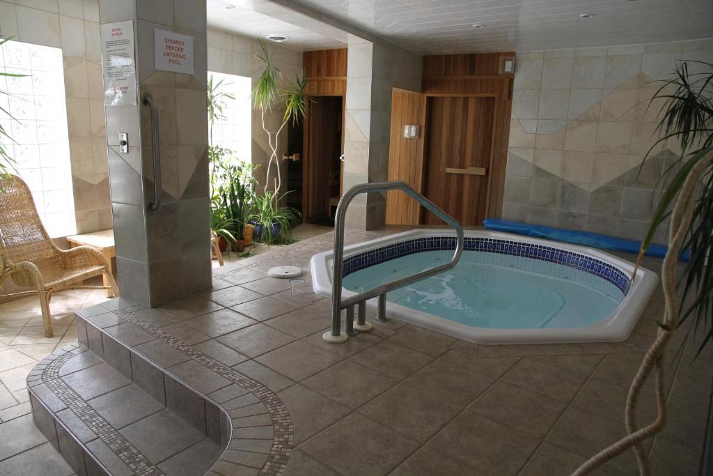 Waterfront Inn Penticton Bagian luar foto