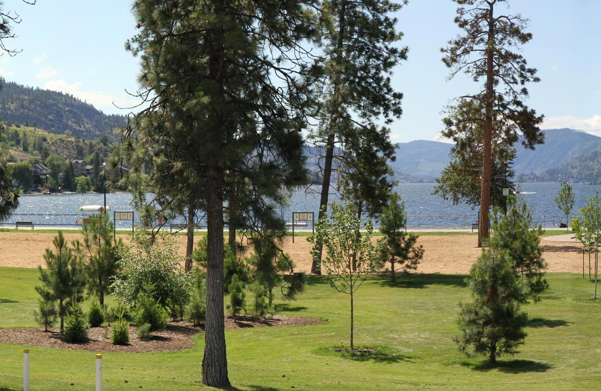 Waterfront Inn Penticton Bagian luar foto