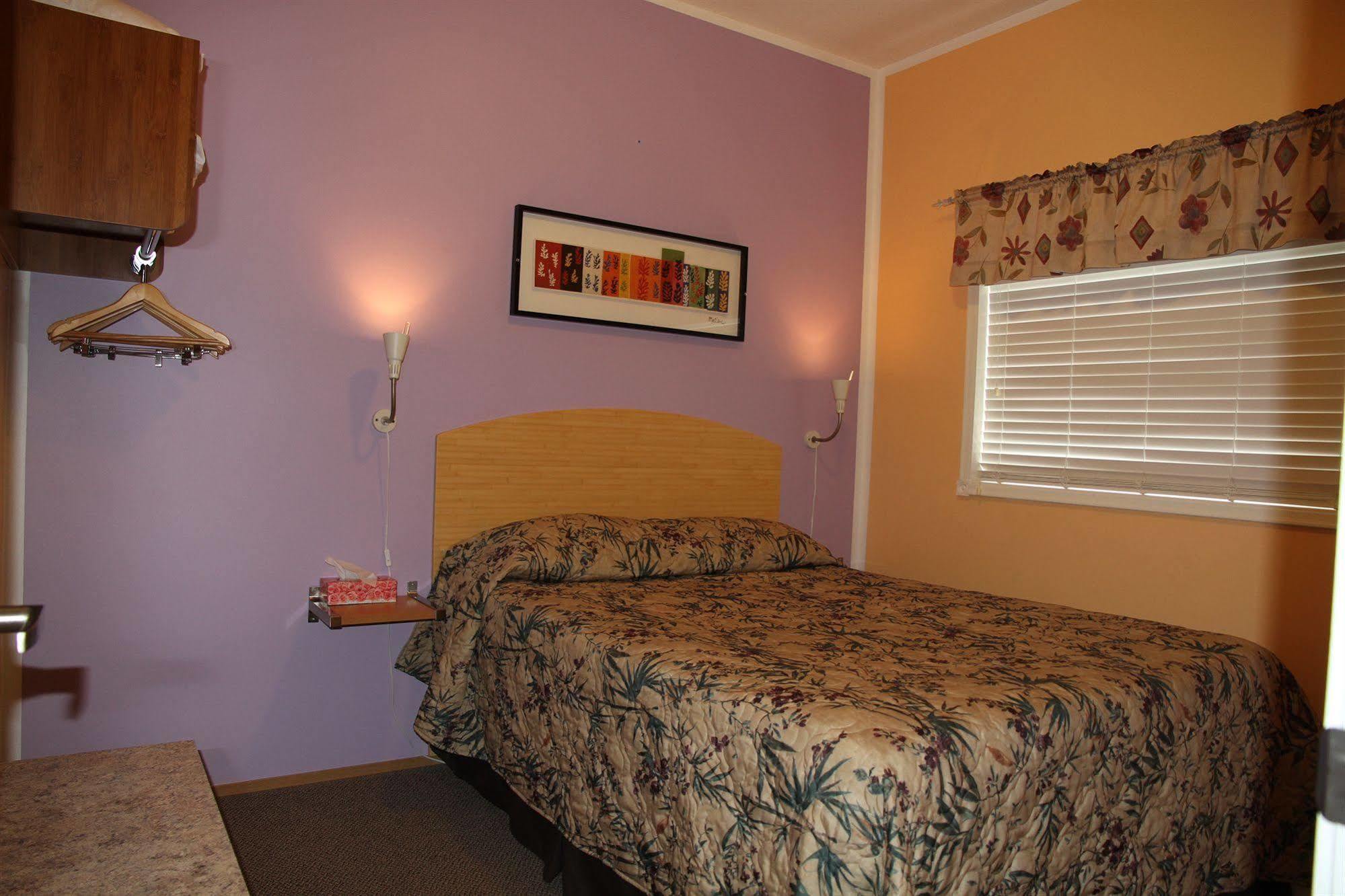 Waterfront Inn Penticton Bagian luar foto