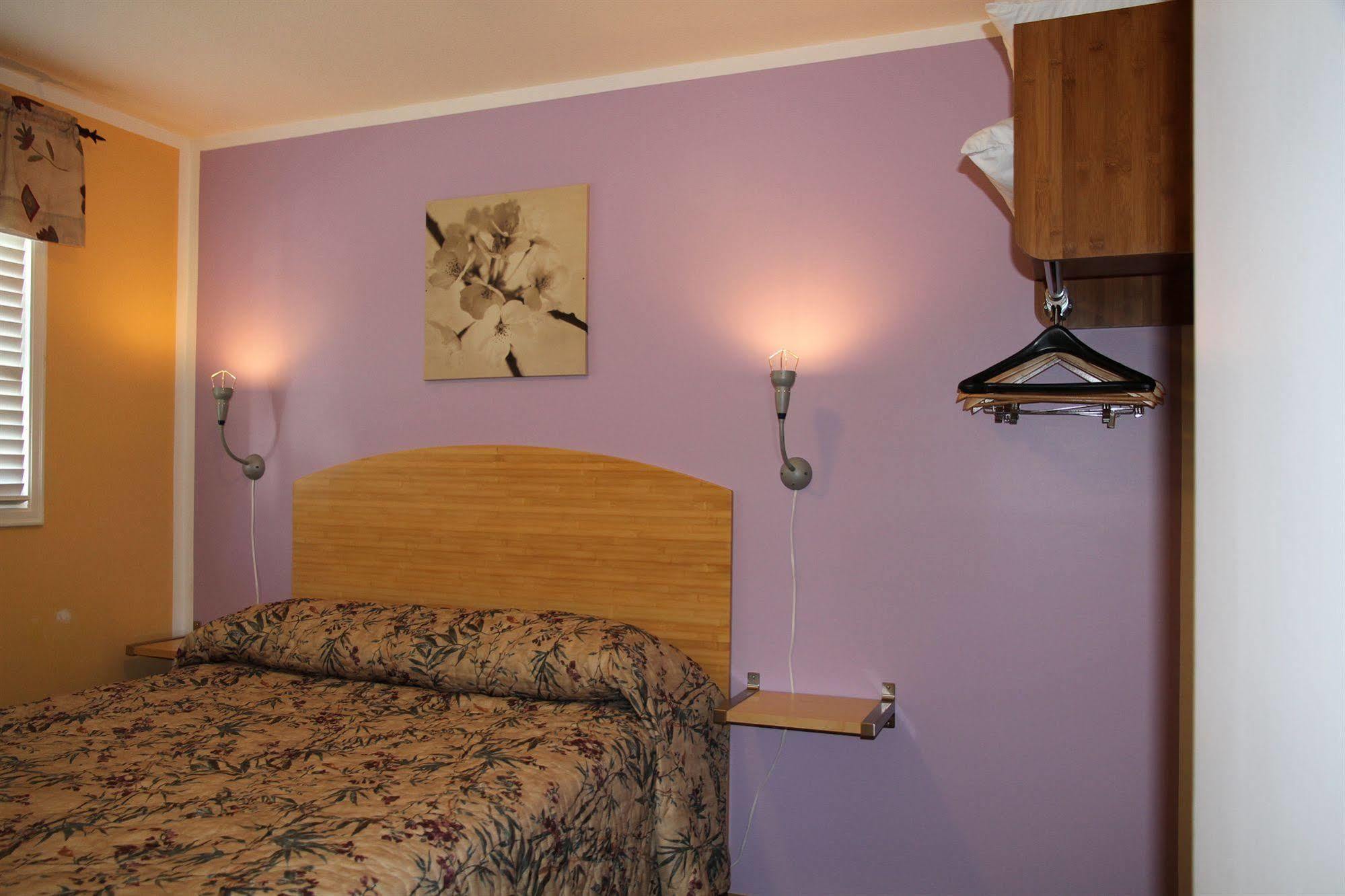 Waterfront Inn Penticton Bagian luar foto