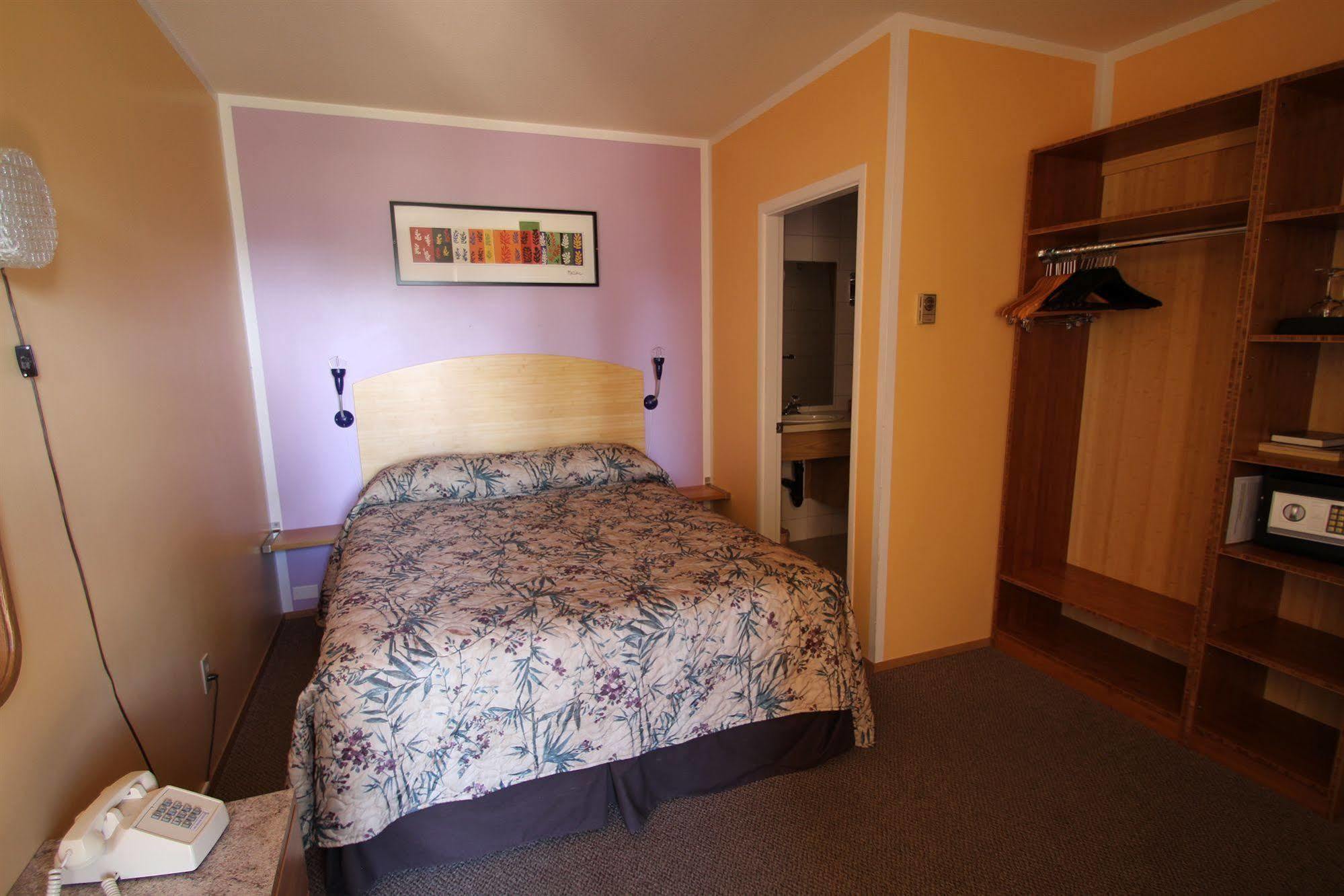 Waterfront Inn Penticton Bagian luar foto