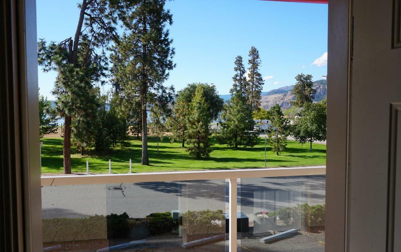 Waterfront Inn Penticton Bagian luar foto