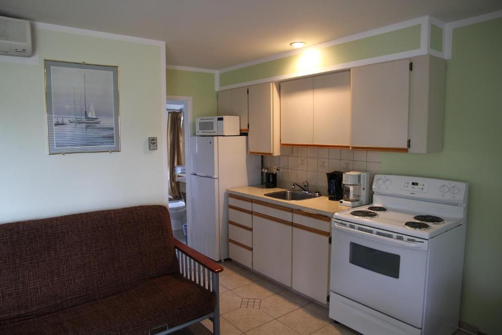 Waterfront Inn Penticton Bagian luar foto
